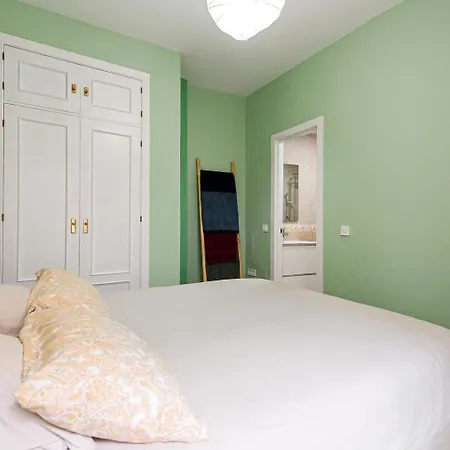 Apartment 1 Bedroom Flat In Center Malaga